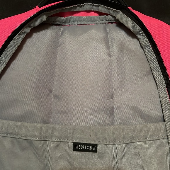 Pre owned and pre used Vibrant Pink Under Armour Storm Back Pack - Picture 4 of 8